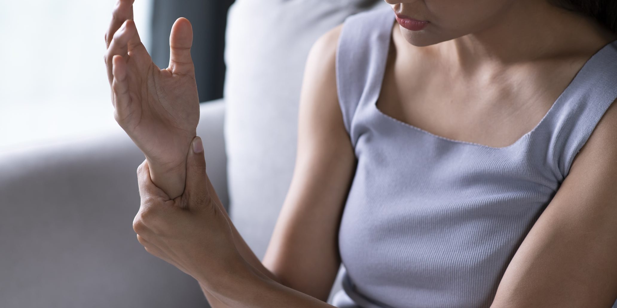 woman-suffering-pain-on-hand-2022-06-07-17-45-04-utc (1)-min Strategies to Deal with Chronic Pain